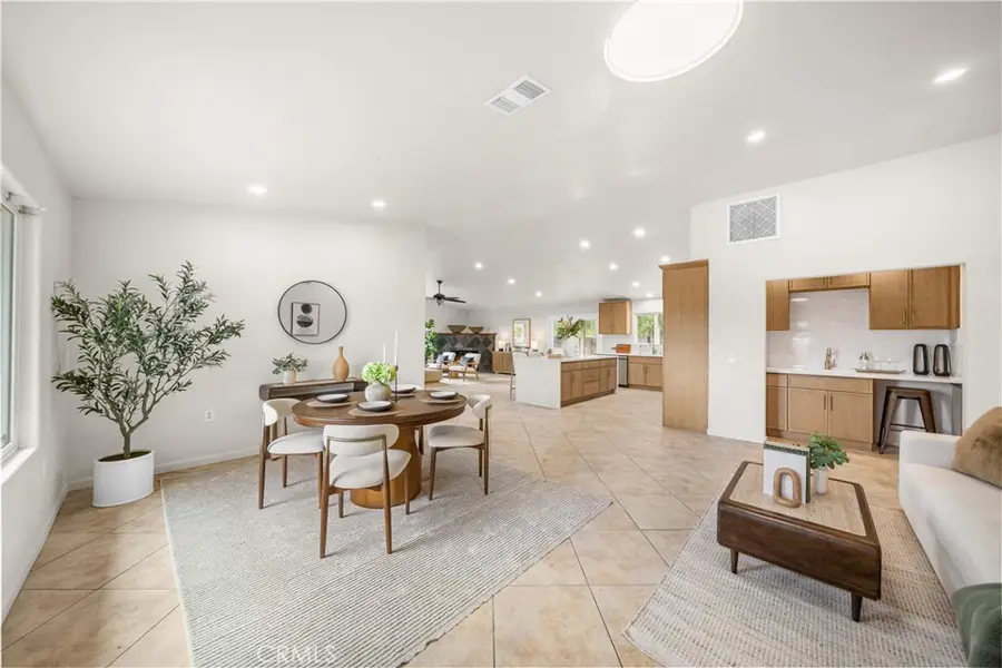 291 Hillandale Court, Riverside, CA 92507 - #3
