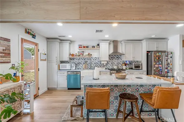 590 E Van Koevering, Rialto, CA 92376