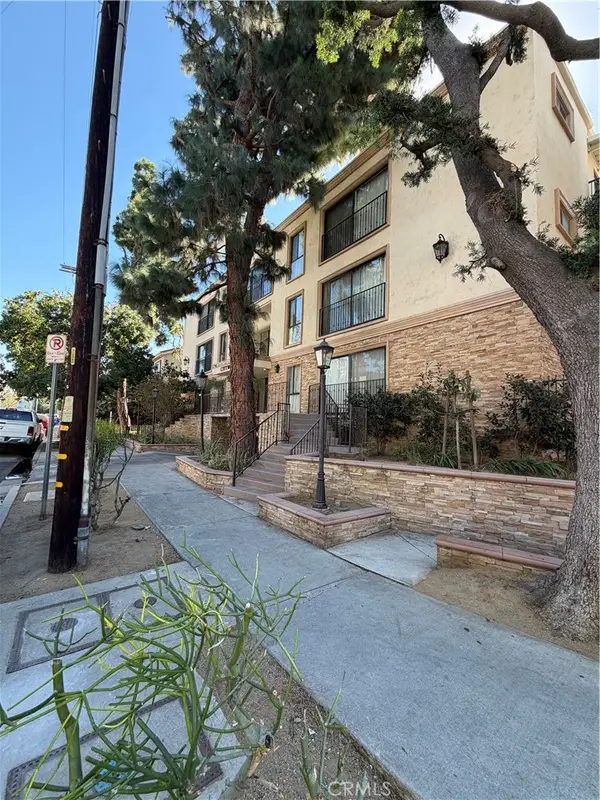 15344 Weddington St #204, Van Nuys, CA 91411