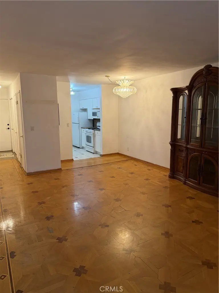 15344 Weddington St #204, Van Nuys, CA 91411 - #3
