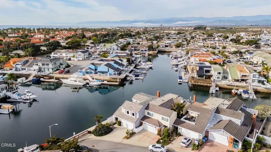 2221 Kingsbridge Lane, Oxnard, CA 93035 - Image #2