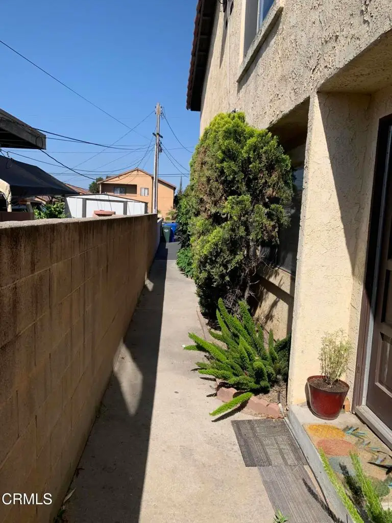 220 S Palm Avenue, Santa Paula, CA 93060 - #3