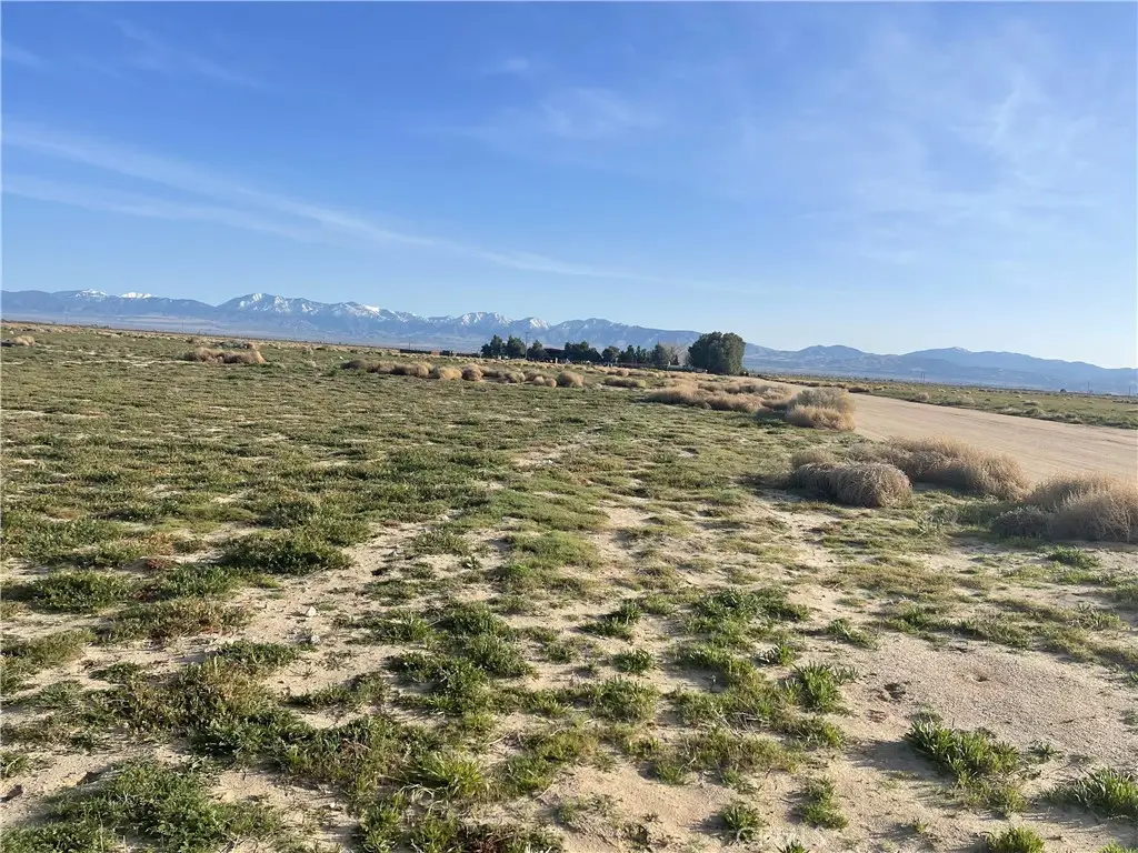 102 E Avenue M, Palmdale, CA 93591 - #1