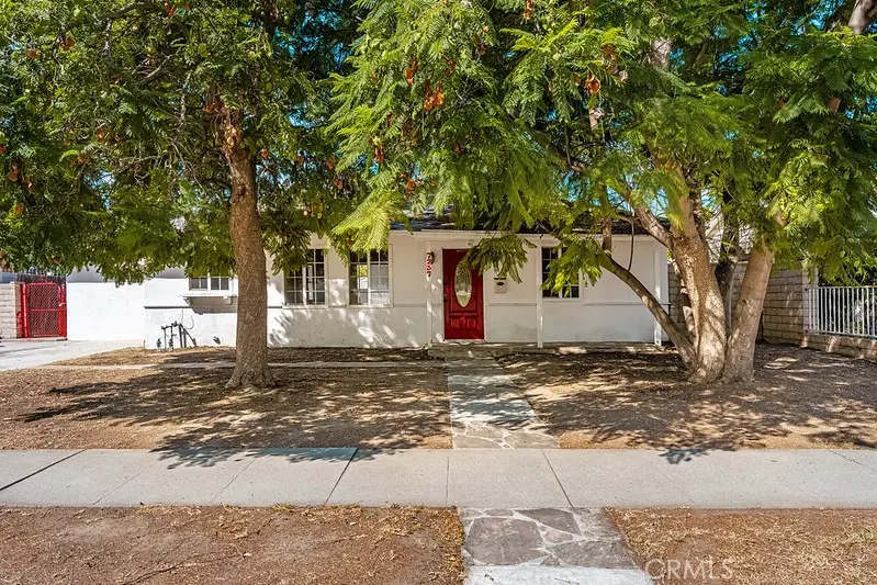 7237 Anatola Avenue, Lake Balboa, CA 91406 - #1