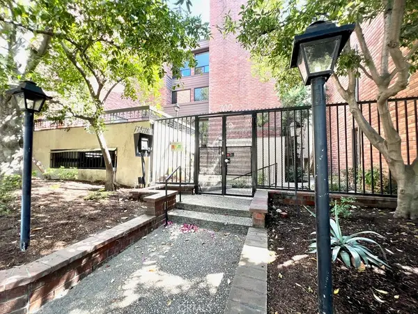 700 S Lake Avenue #111, Pasadena, CA 91106