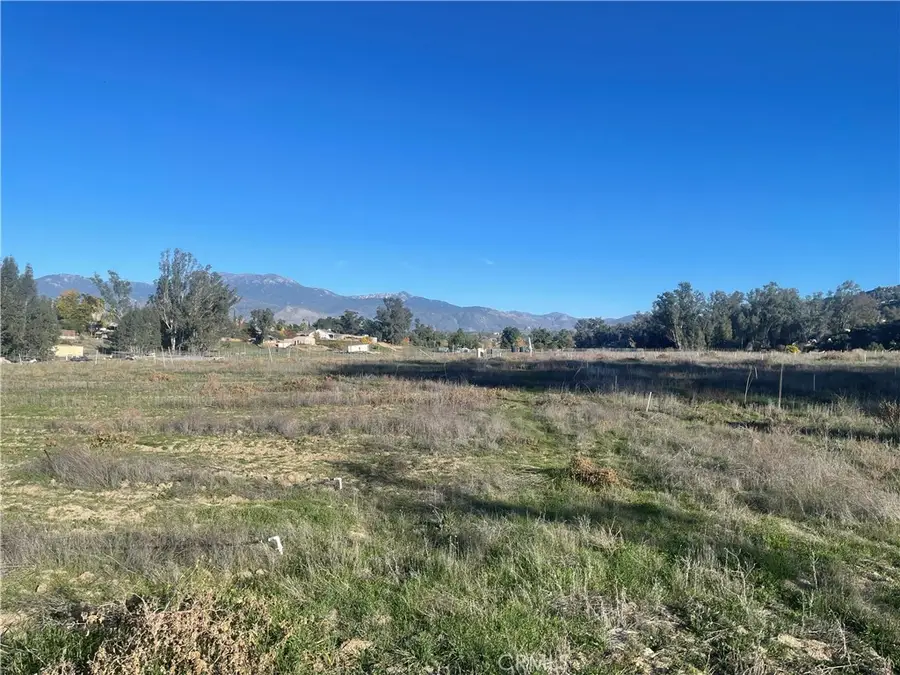 27560 Cornell St, Hemet, CA 92544 - #2