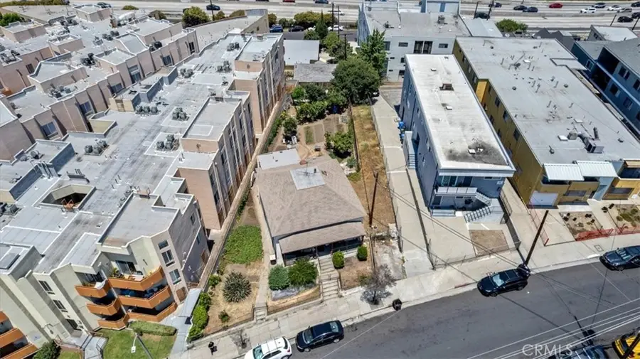 811 N Bunker Hill Avenue, Los Angeles, CA 90012 - Image #3