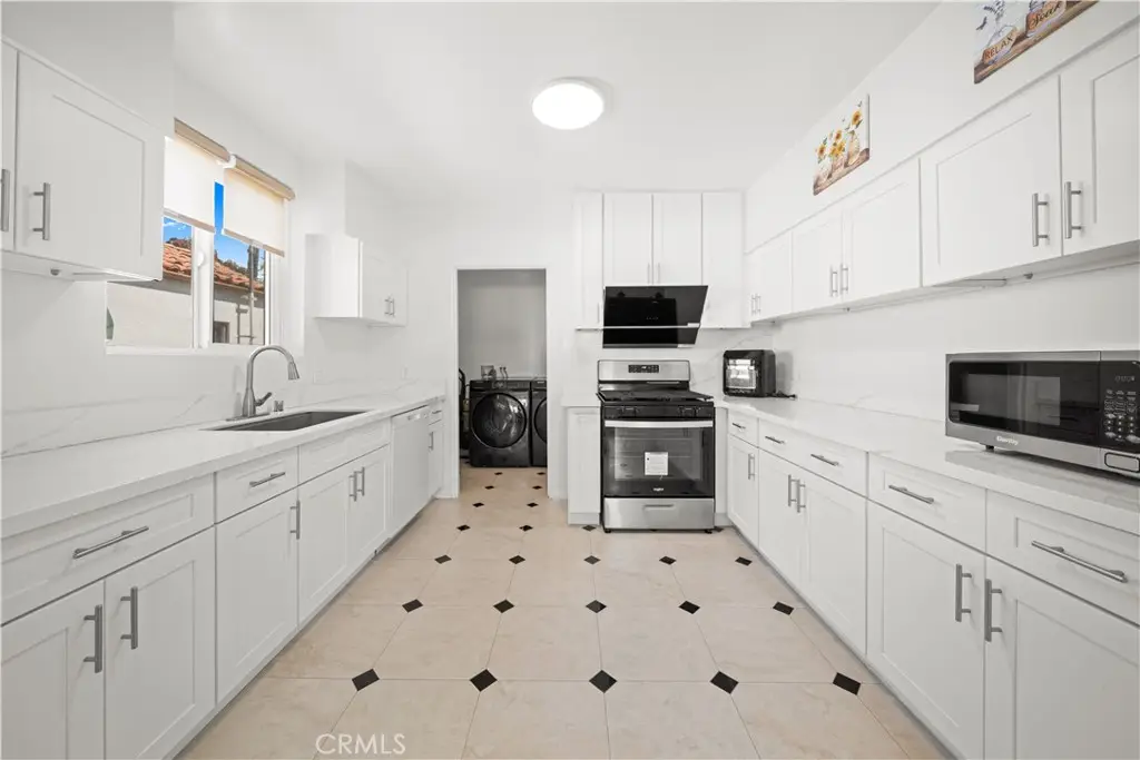 590 N Daisy Ave, Pasadena, CA 91107 - #1