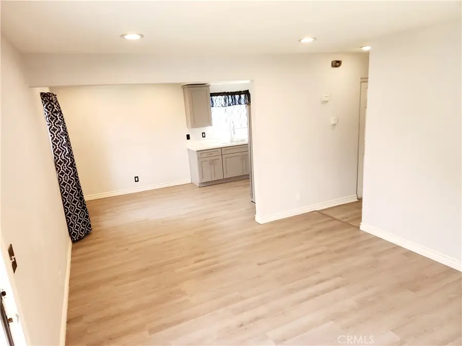 323 W 47th, Los Angeles, CA 90037 - #3