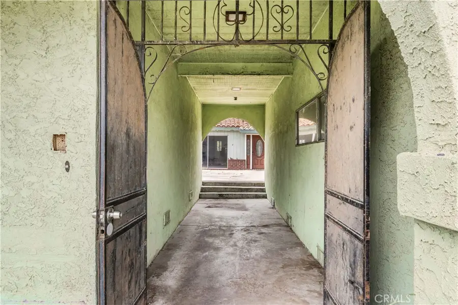 1405 S Center Avenue, Compton, CA 90220 - #2