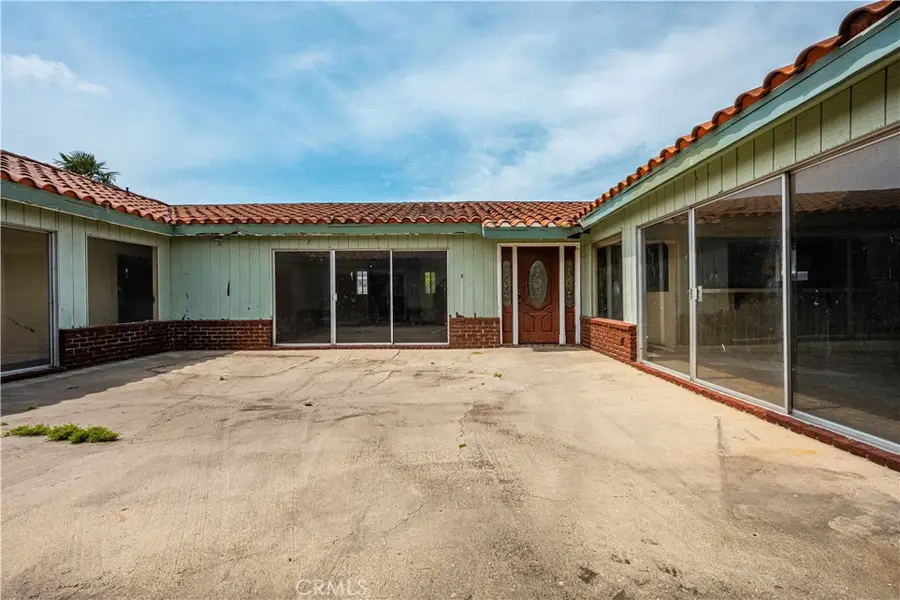 1405 S Center Avenue, Compton, CA 90220 - #3