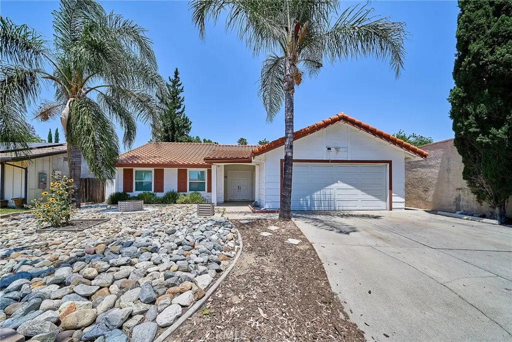 1833 E Yale, Ontario, CA 91764 - #1