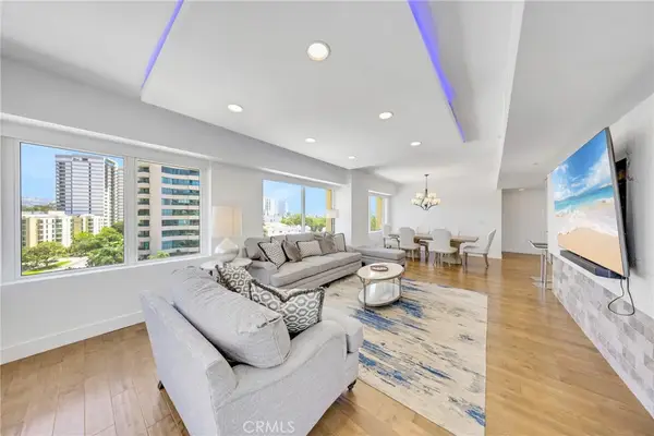 10520 Wilshire Blvd #902, Los Angeles, CA 90024