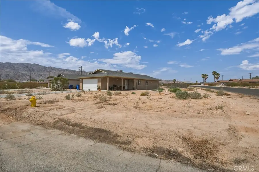 6252 Smoketree Avenue, Twentynine Palms, CA 92277 - #2