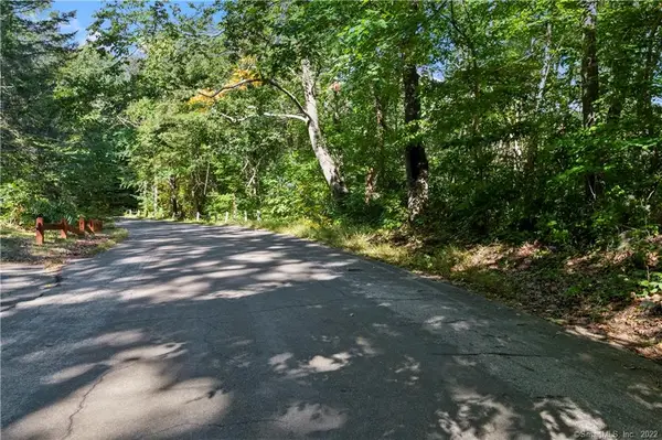 63 Velgouse Road, Montville, CT 06370