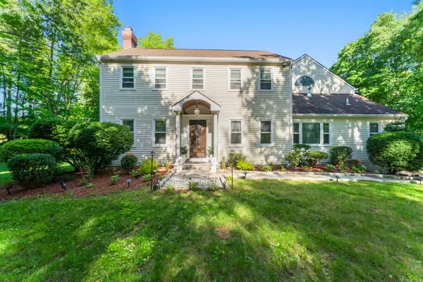 32 Echo Valley Road, Newtown, CT 06470