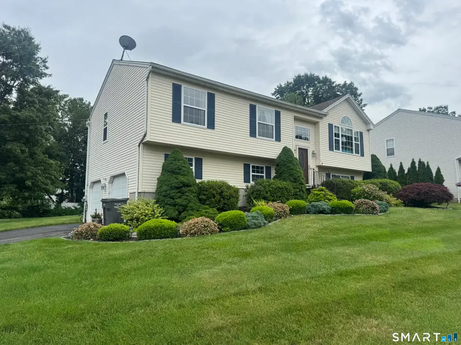 2 Michelle Lane, Naugatuck, CT 06770 - #3