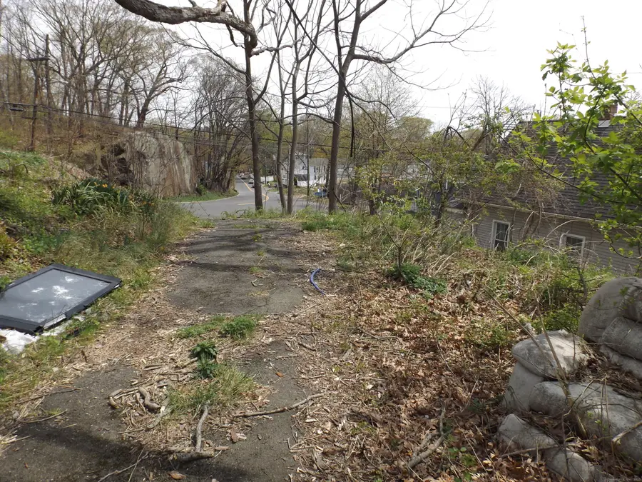 213 Exeter Street, Bridgeport, CT 06606 - Image #3