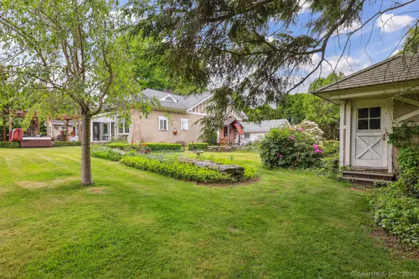 9 Columbus Avenue, East Lyme, CT 06357