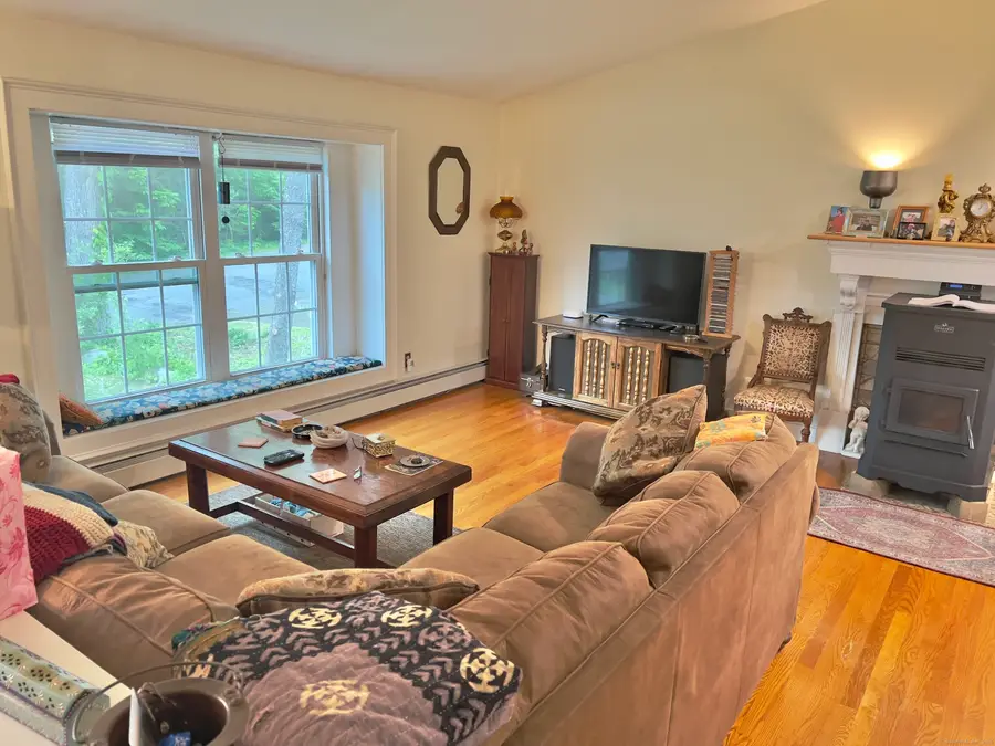 61 Litchfield Road, Unionville, CT 06085 - Image #3