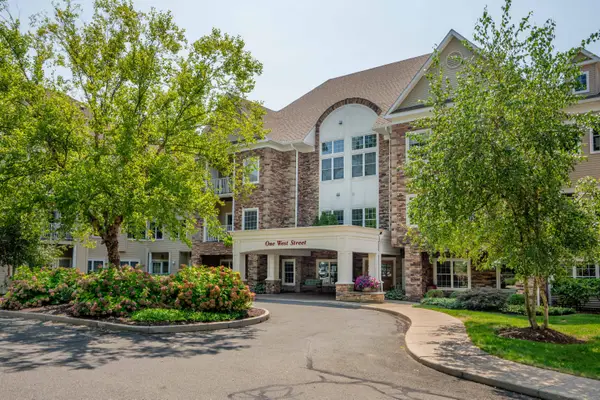 1 West Street #206, Simsbury, CT 06070