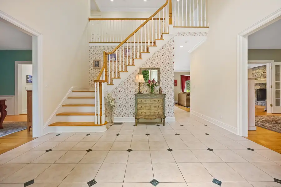 28 Sunnyview Drive, Redding, CT 06896 - Image #3