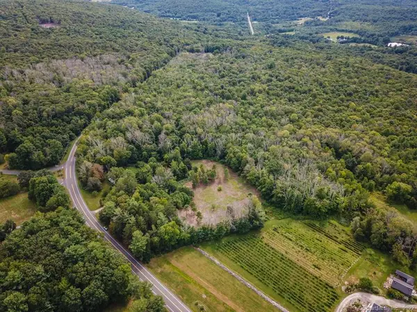 555 Town Hill Road, New Hartford, CT 06057