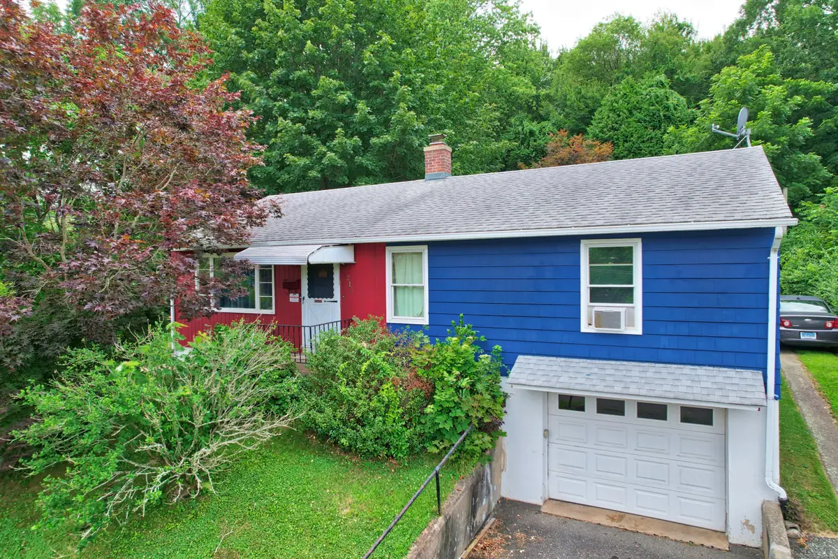 211 Pembroke Avenue, Waterbury, CT 06704 - Image #1