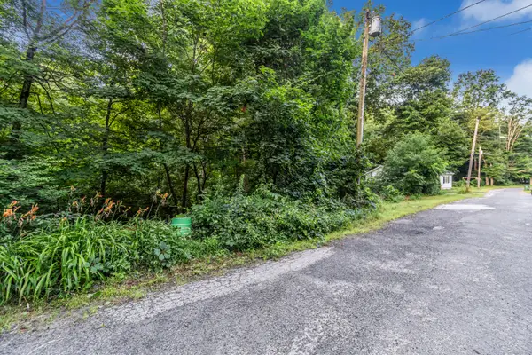 10 Railroad Avenue, East Hampton, CT 06424