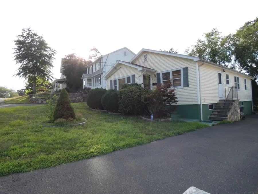 490 Woodside Avenue, Bridgeport, CT 06606 - Image #3