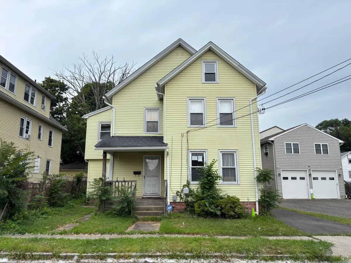 25 Clinton Avenue, Middletown, CT 06457 - Image #1