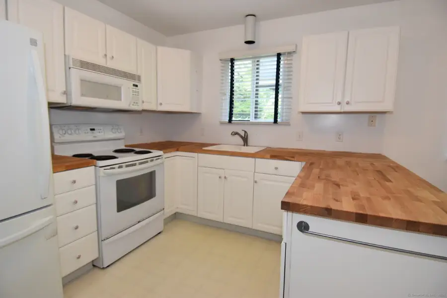 132 Heritage Village #A, Southbury, CT 06488 - Image #3