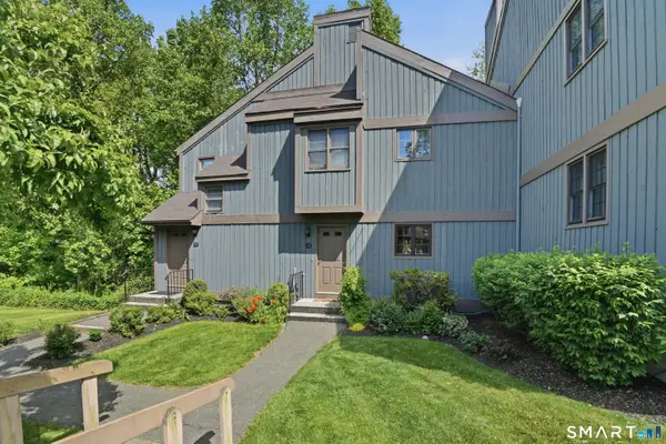 102 Heatherwood Drive #102, Brookfield, CT 06804