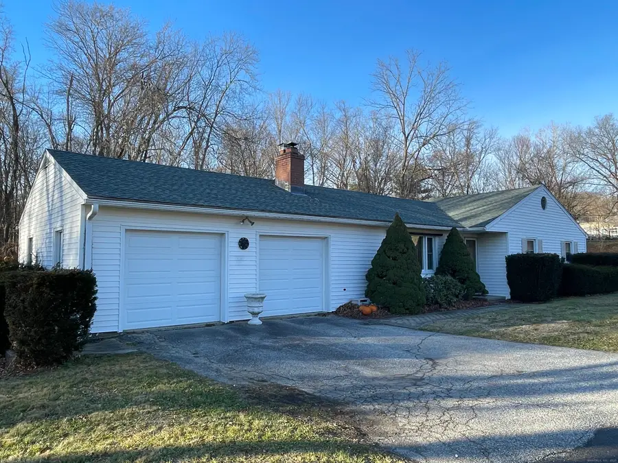 31 Skokorat Street, Seymour, CT 06483 - Image #3