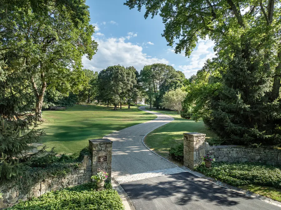 18 Tokeneke Trail, Darien, CT 06820 - Image #3