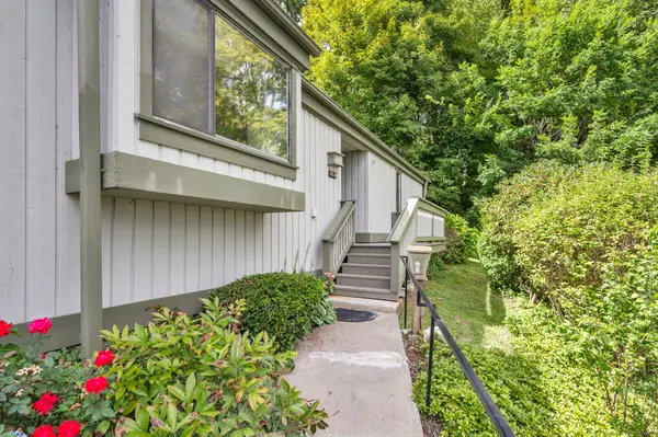 127 Heritage Village #B, Southbury, CT 06488