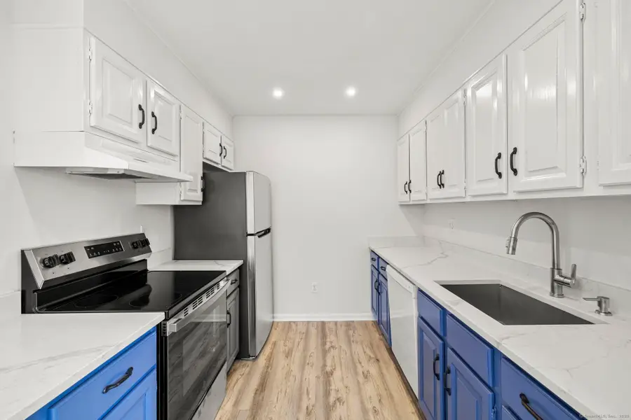 697 Cove Road #APT 2A, Stamford, CT 06902 - Image #2