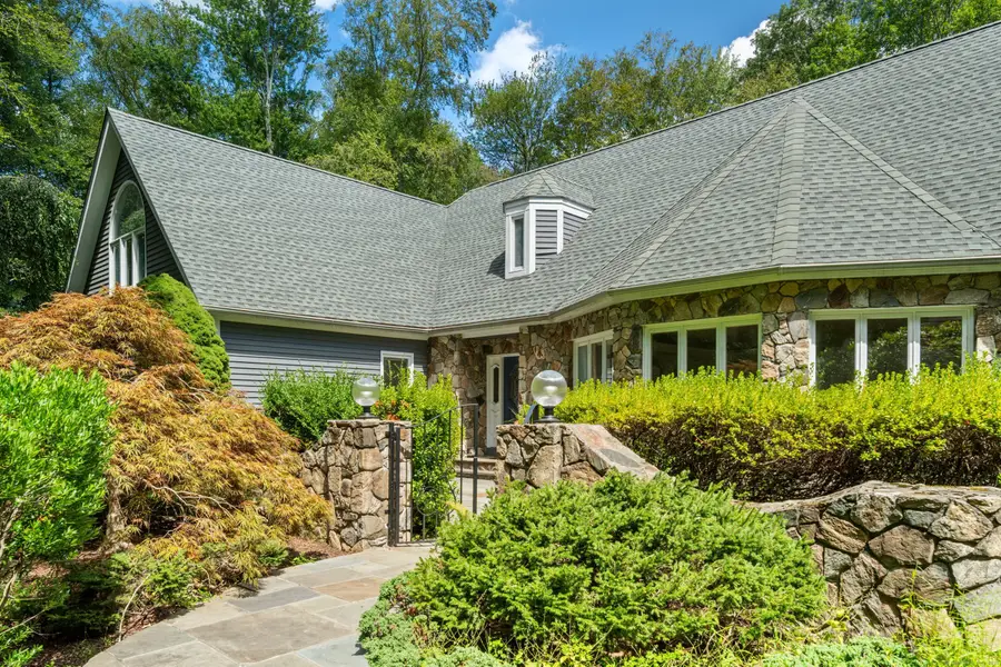 212 Fence Row Drive, Fairfield, CT 06824 - Image #3