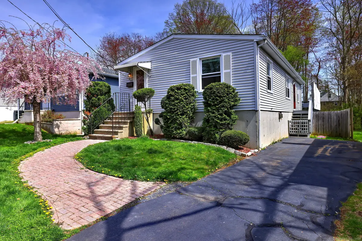 137 Harding Avenue, West Haven, CT 06516 - Image #1