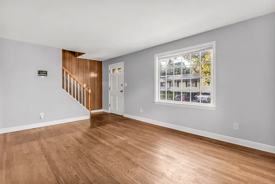 339 Goldenrod Avenue, Bridgeport, CT 06606 - Image #2