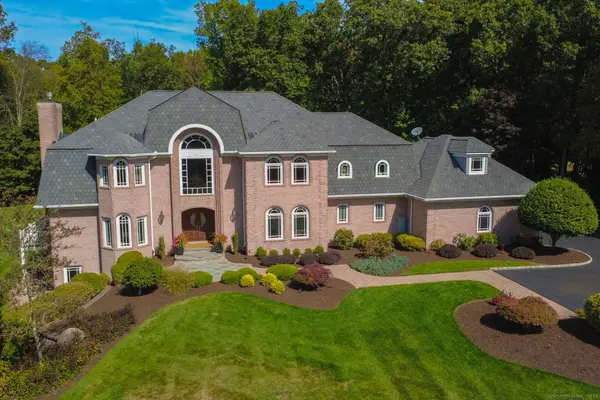 40 Whispering Hollow Court, Cheshire, CT 06410