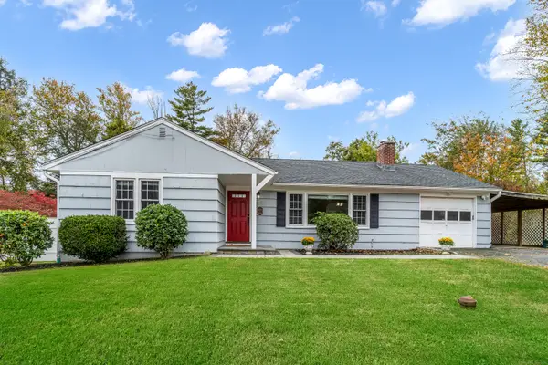 5 Fleetwood Drive, Newtown, CT 06482