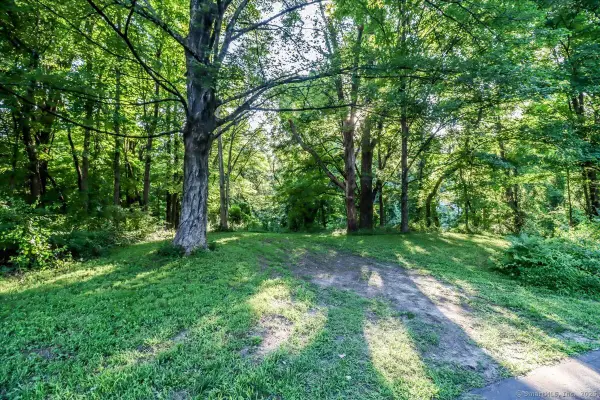 23 Farrell Road, Newtown, CT 06470