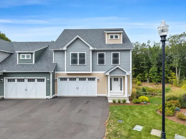 40 Newbury Court #40, North Haven, CT 06473