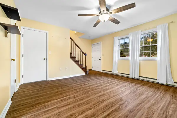 39 Ash Drive #APT 9, Ledyard, CT 06335