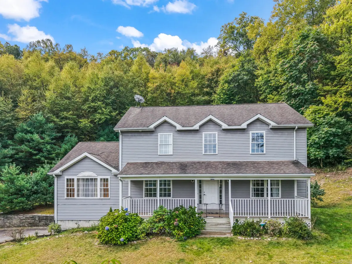 128 Melbourne Court, Naugatuck, CT 06770 - Image #1