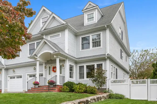 162 Country Road #162, Fairfield, CT 06824