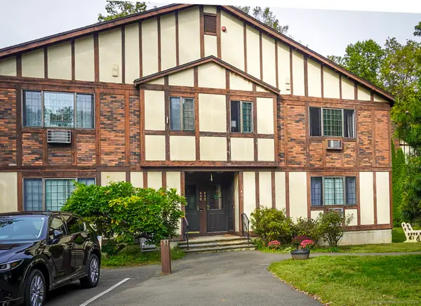 450 Swanson Crescent #450, Milford, CT 06461