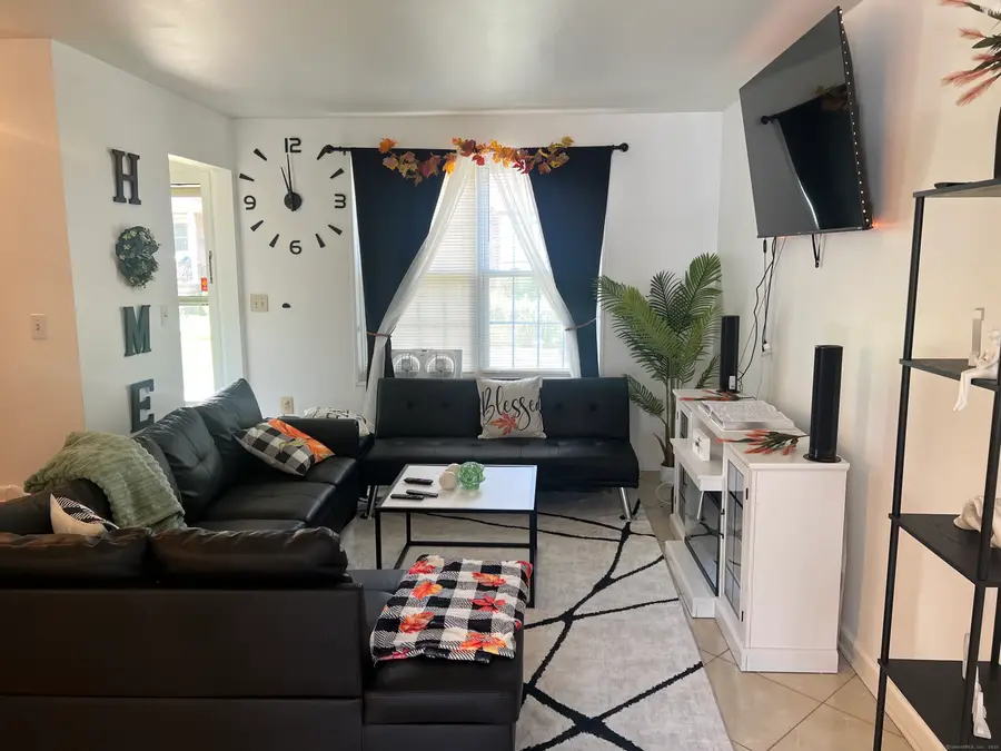 11 Nob Hill Circle #11, Bridgeport, CT 06610 - Image #2