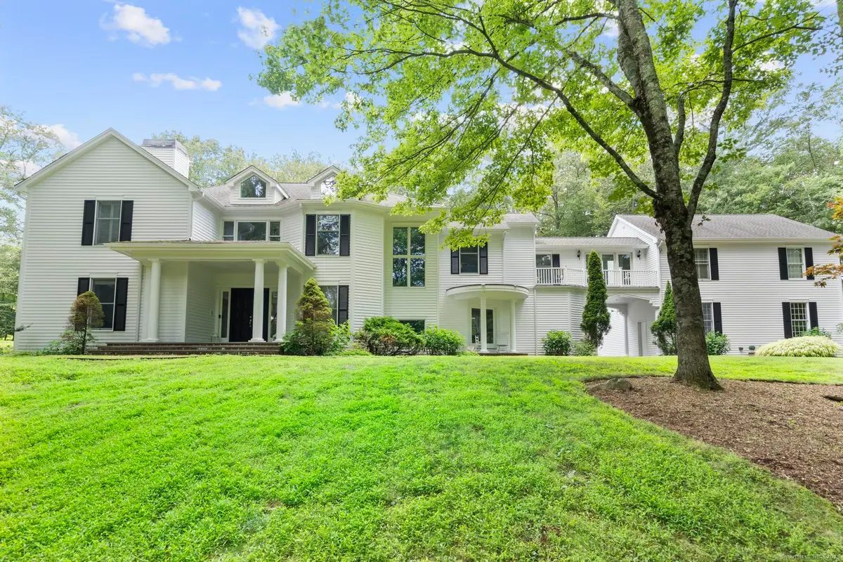 101 Brambley Hedge Circle, Fairfield, CT 06824 - Image #1